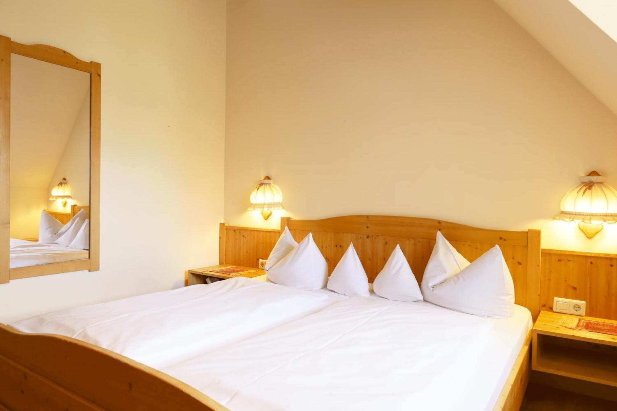 Hotel Gasthof Zur Post Wolfegg Exterior foto